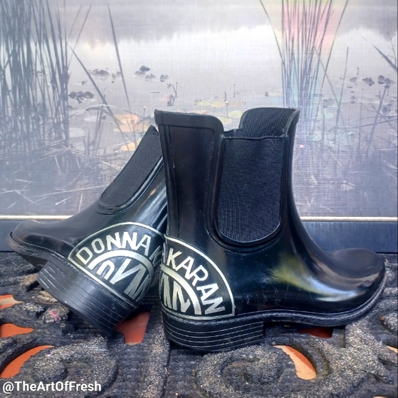 Donna Karan Black DKNY Marsha Rain Boots sz 7 - Picture 1 of 16